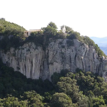 לינה וארוחת בוקר Kostas Walkers Point 3*