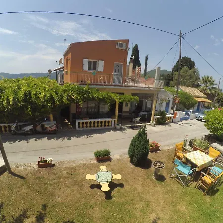 Kostas Walkers Point Couette-café 3*