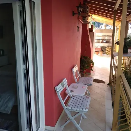 Kostas Walkers Point Bed and Breakfast Δαφνάτα