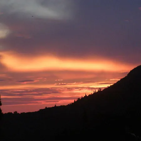 Kostas Walkers Point Bed and Breakfast Δαφνάτα