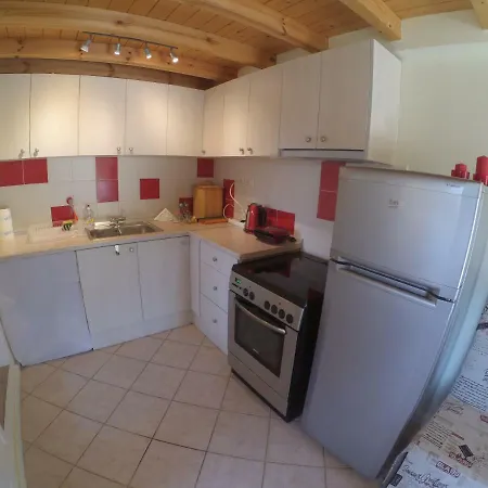 Kostas Walkers Point Bed and Breakfast Δαφνάτα