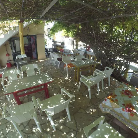 Kostas Walkers Point 3* Δαφνάτα