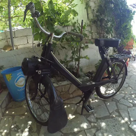 Kostas Walkers Point